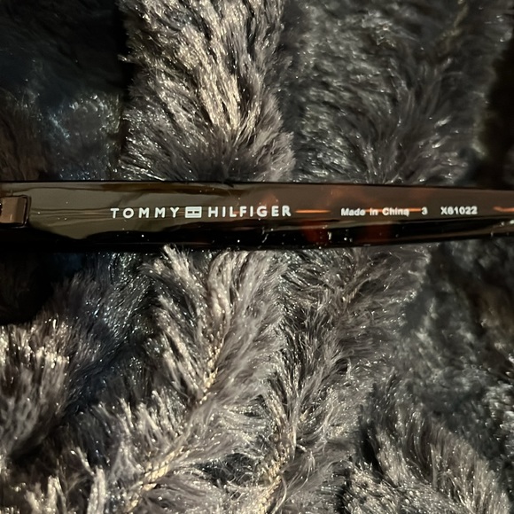Tommy Hilfiger - Picture 5 of 5